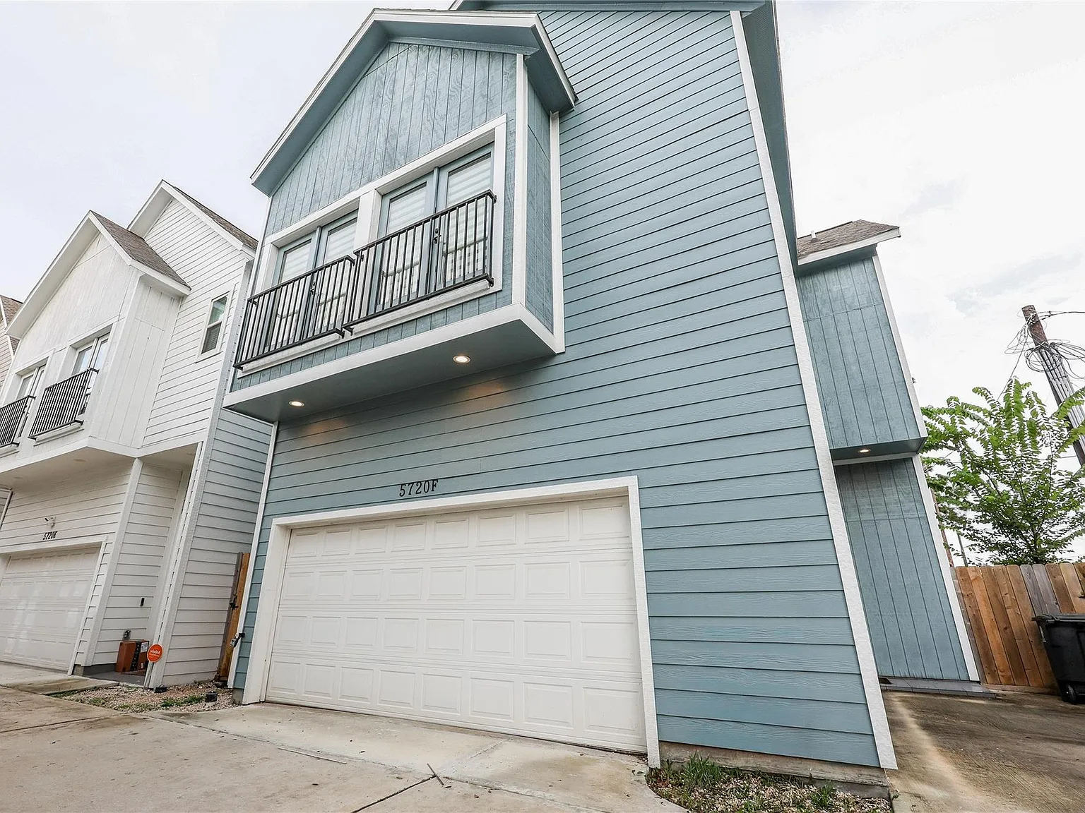 3 bed, 2.5 bath, 1369 sqft, $2,100 — Photo 2