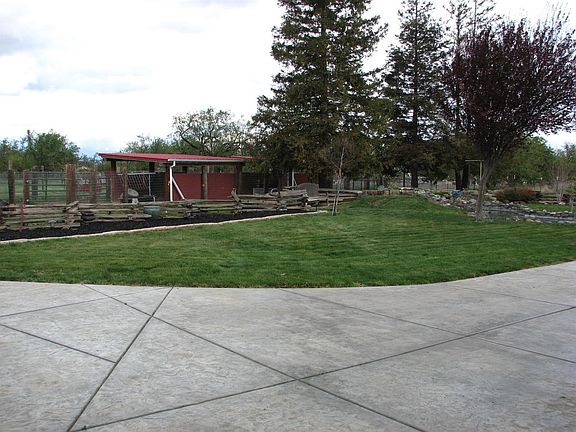 4th image of 396 California Ave