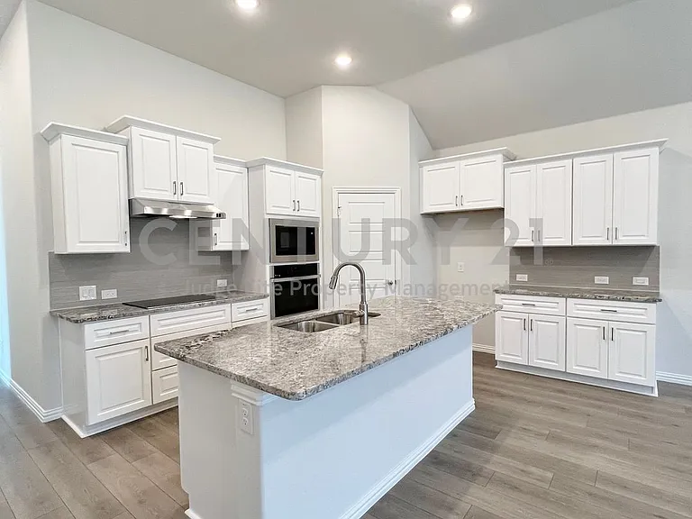 1310 Sundance Ln — Photo 5