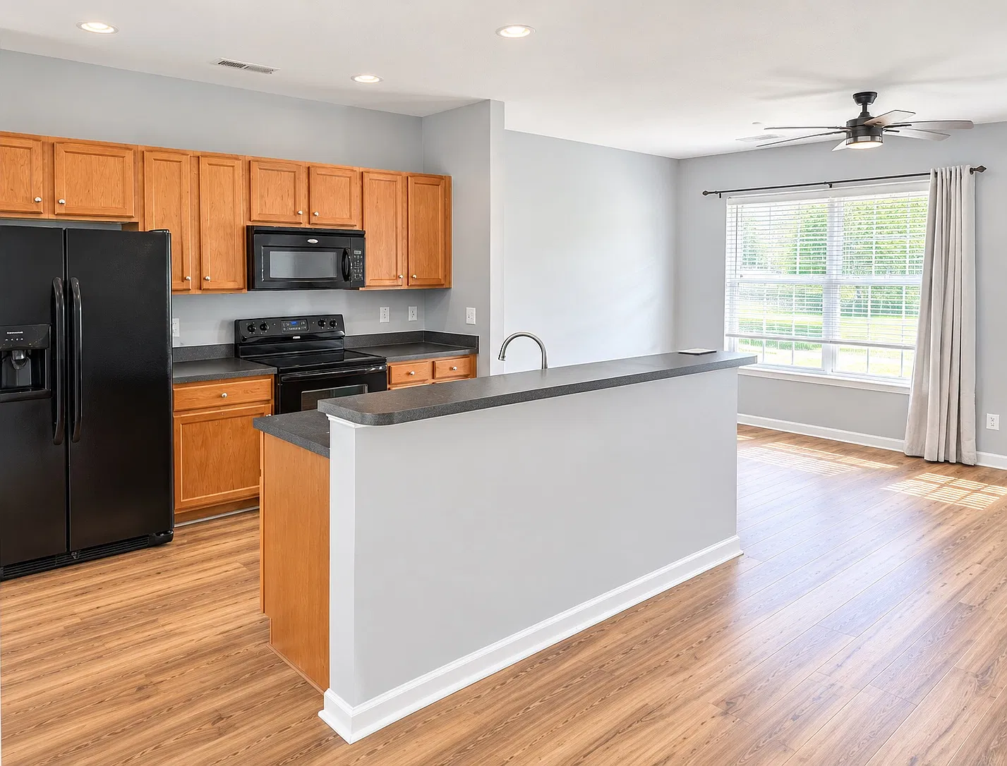 422 Farrow Ct — Photo 2