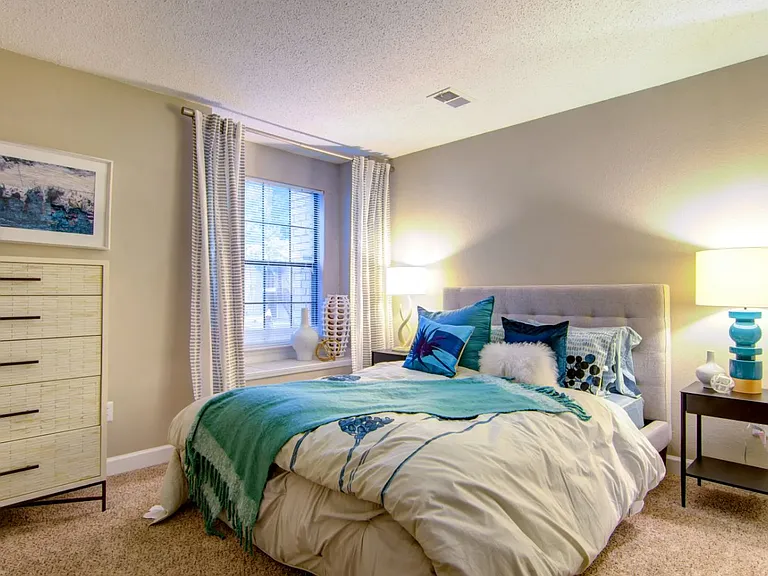 Barrington Hills Apartments — Photo 10