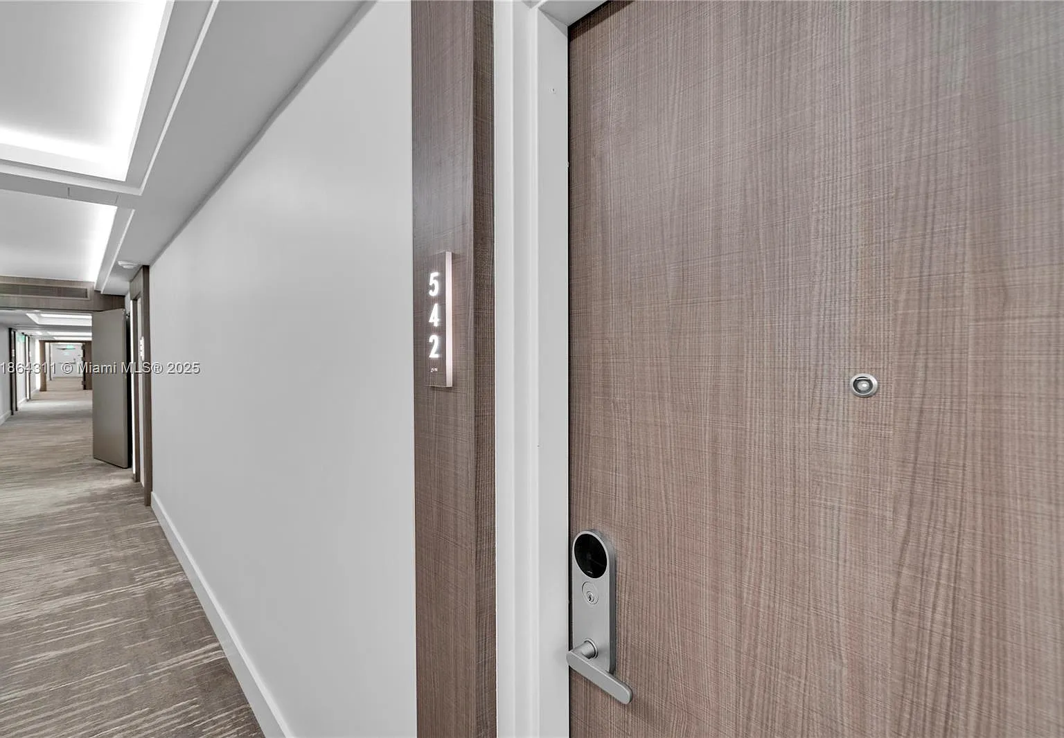 Roney Palace Condo — Photo 4
