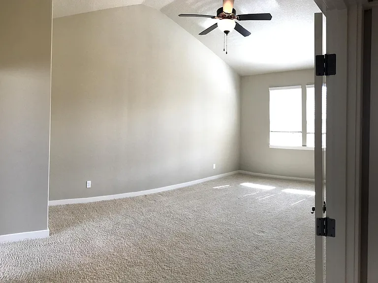6435 NE Whitewood Dr — Photo 11