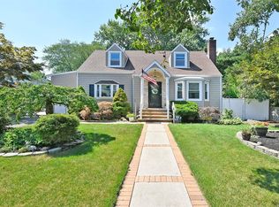 71 Melville Rd, Farmingdale, NY 11735