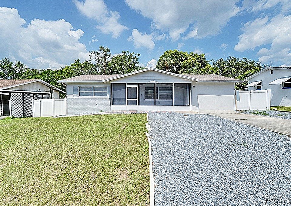 1st image of 5 Oak Hollow Dr