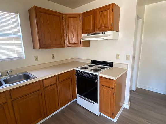 4th image of 1416 E Linden St