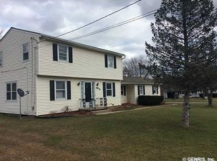 52 Lovelace Ln, West Henrietta, NY 14586