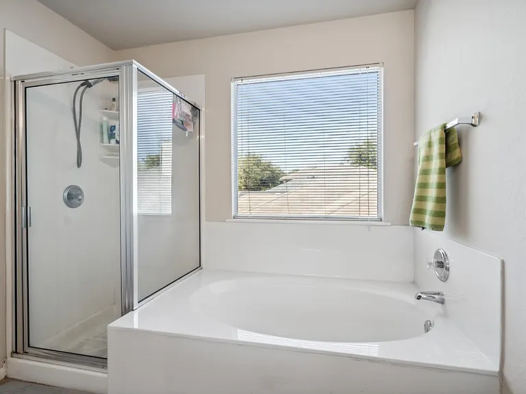 2108 Narrow Glen Pkwy — Photo 9
