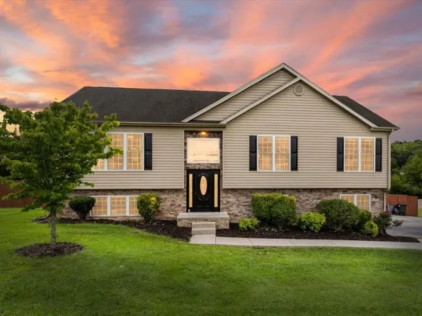 6402 Graystone Dr, Dublin, VA 24084