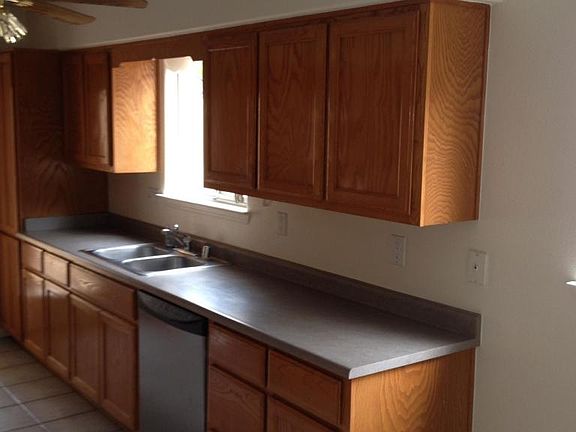 5th image of 214 Manzano St NE APT A