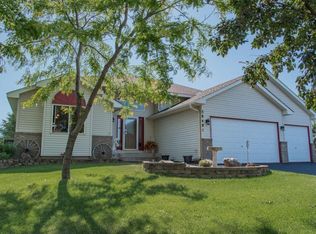 38481 Hillshire Ave, North Branch, MN 55056