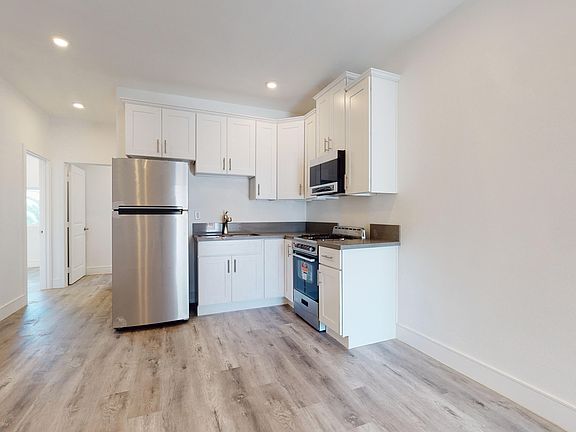 4th image of 1848 S Sycamore Ave #6