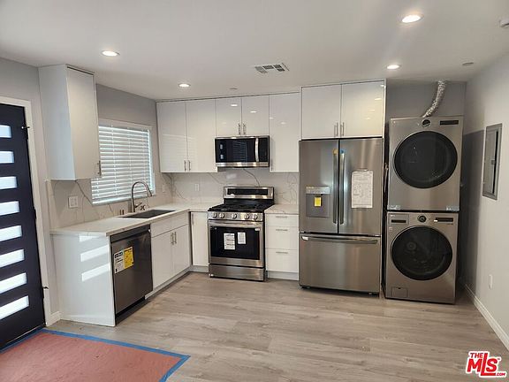 3rd image of 4946 1/2 S Topanga Blvd