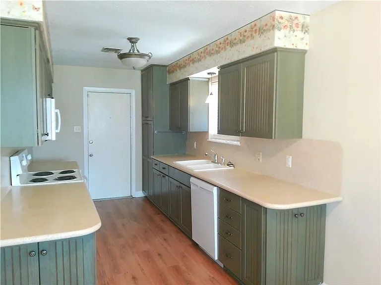 538 Vega Dr — Photo 4