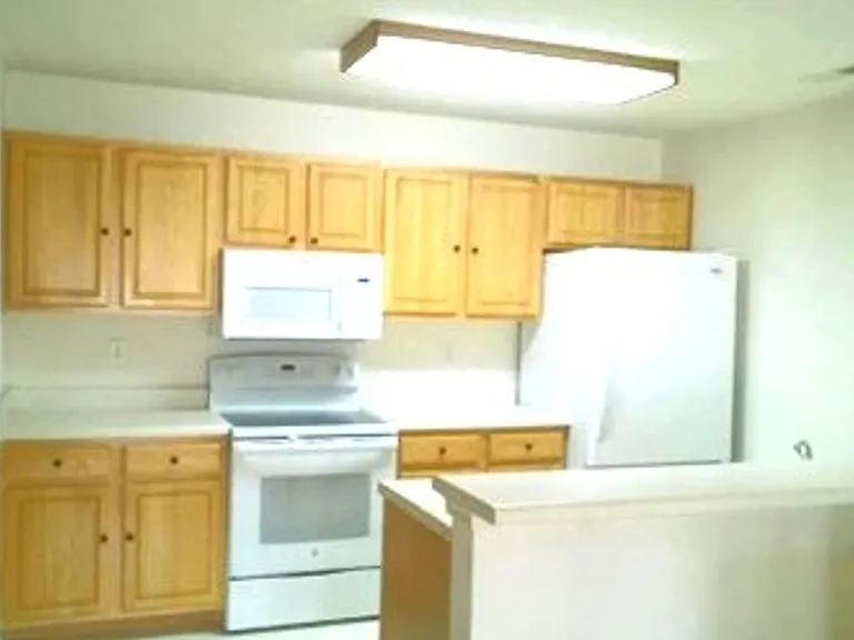 1904 Westgate Cir — Photo 9