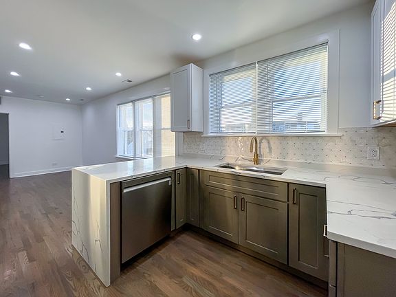 2nd image of 3216 W Olive Ave APT 2C
