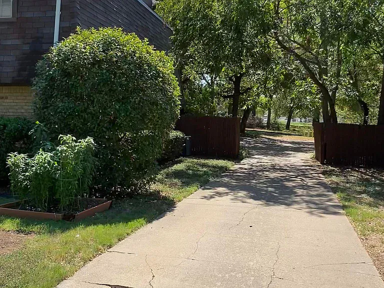 7608 Bridges Ave — Photo 8