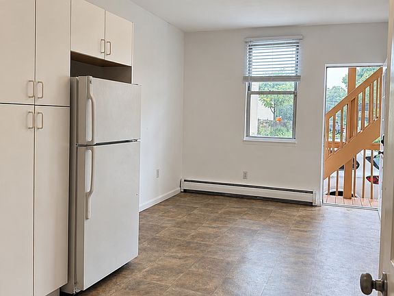3rd image of 15A Grove St #15A
