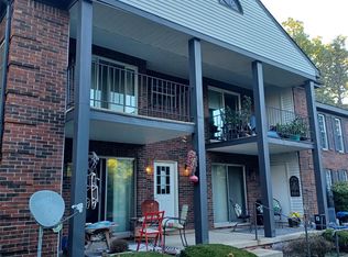 31045 Pheasant Run St, Farmington, MI 48334