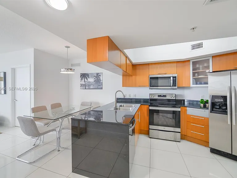1750 N Bayshore Dr #2402 — Photo 10