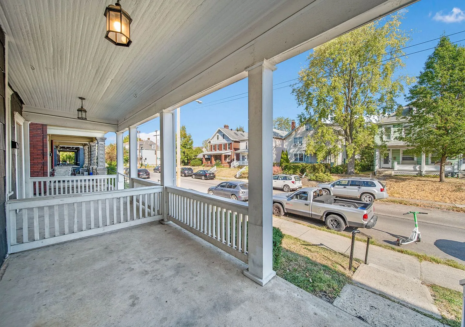 Prime Location 4BR house just off High St! — Photo 2