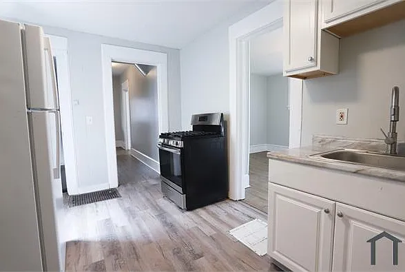 10635 Dupont Ave — Photo 7