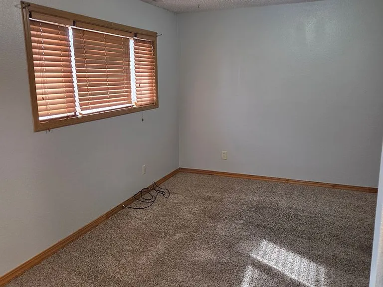 352 Main St — Photo 10