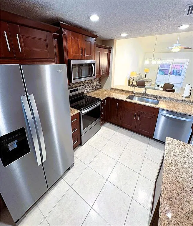 2 bed, 2.0 bath, 1013 sqft, $2,395 — Photo 4
