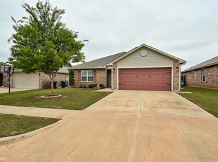 11513 SW 26th St, Yukon, OK 73099