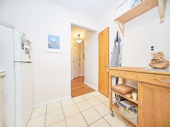 5th image of 342 W 88th St APT 1B