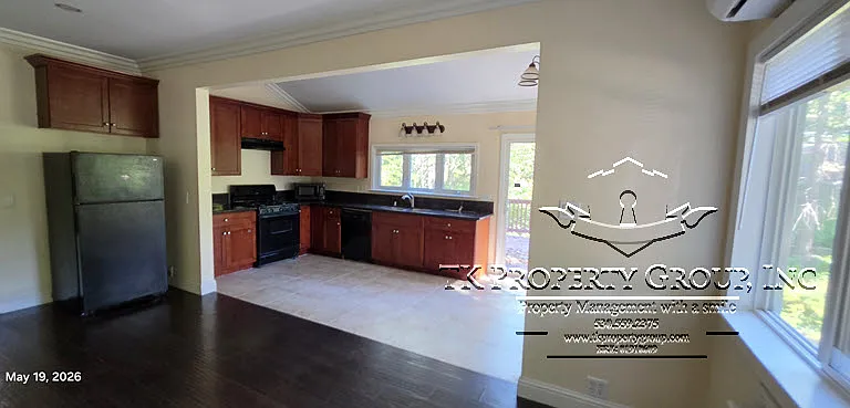 325 1/2 E Main St — Photo 1
