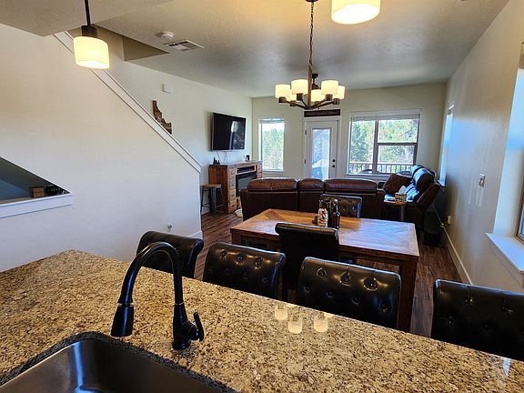 4th image of 118 Broken Pine Ln