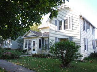 211 3rd St W, Wabasha, MN 55981