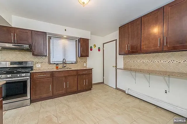 754 Greeley Ave — Photo 12