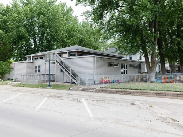 713 22nd St, Spirit Lake, IA 51360