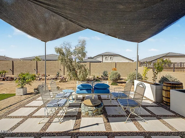 24054 W Verlea Dr — Photo 30