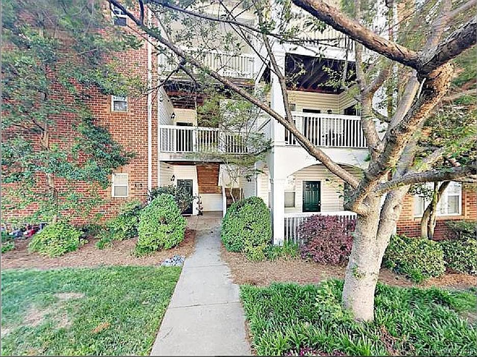 Outside view Condo is the top floor (3rd floor)