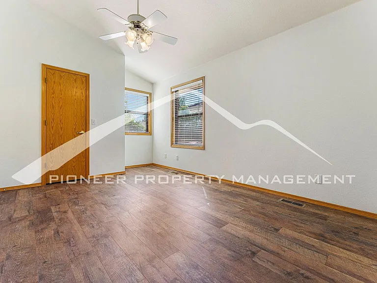 2924 Troxell Ave — Photo 18