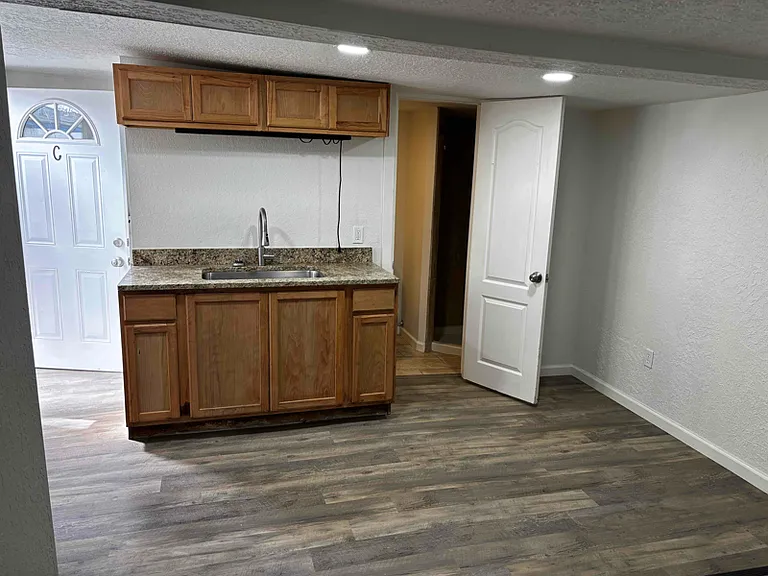 1325 San Andres Ave NW #C — Photo 6