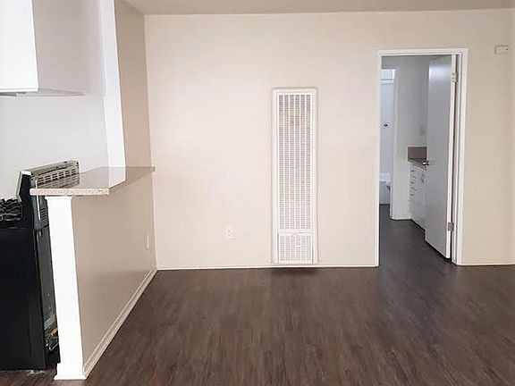 3rd image of 14019 Cerise Ave #5482741