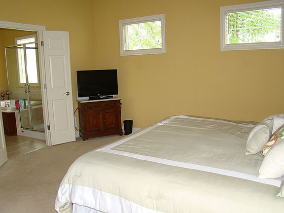 5th image of 9853 Cape Ct