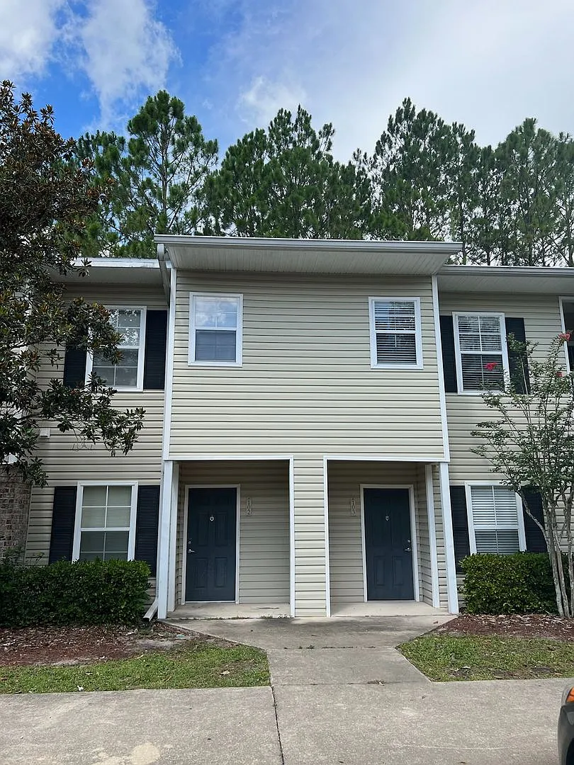 2 bedroom 2 1/2 bath in NW Magnolia Place — Photo 2