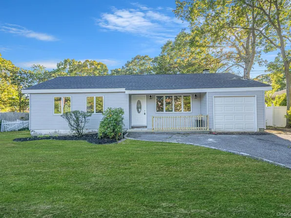 12 Beacon Street, Shirley, NY 11967