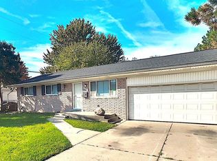 32711 Kelly Rd, Fraser, MI 48026