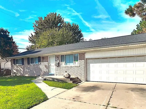 32711 Kelly Rd, Fraser, MI 48026