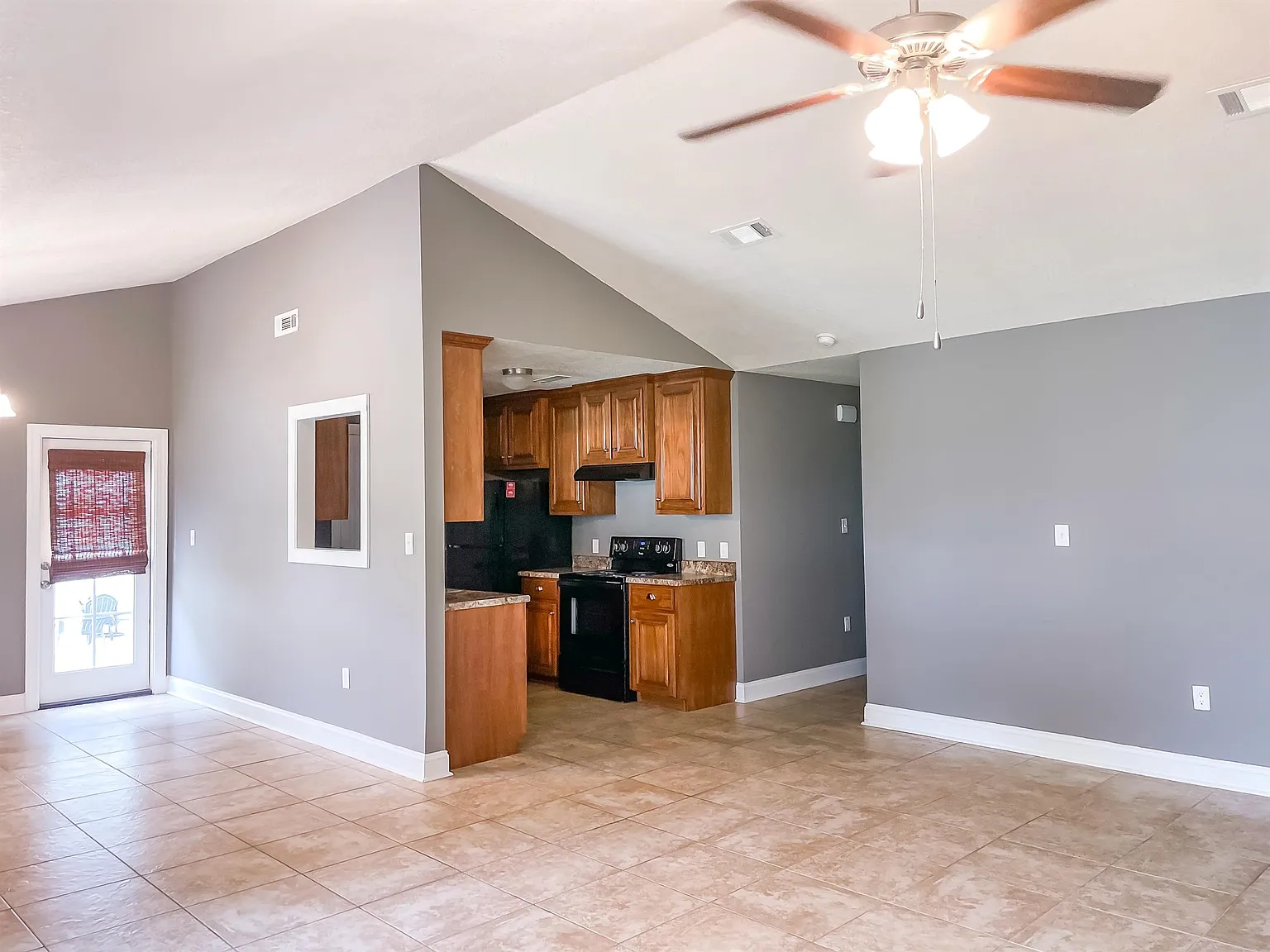 1625 Oxford Place — Photo 3