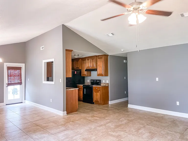 1625 Oxford Pl — Photo 4