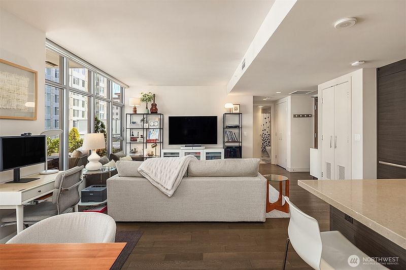 5th image of 583 Battery Street #702N