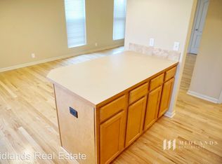 19708 Marinda St, Omaha, NE 68130