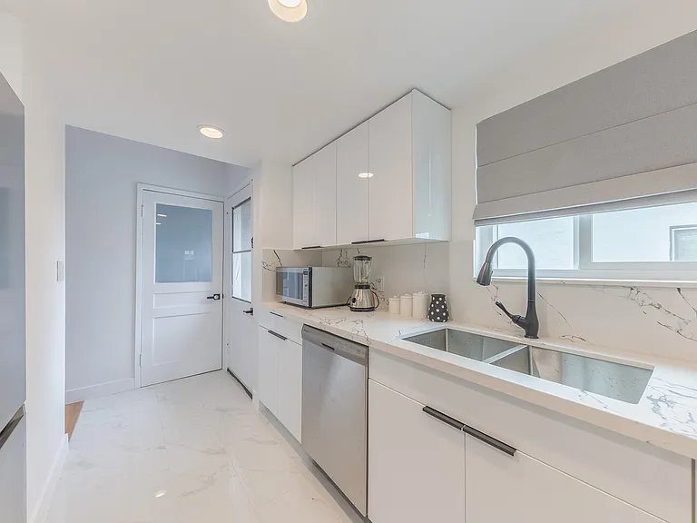 2522 Armacost Ave — Photo 18